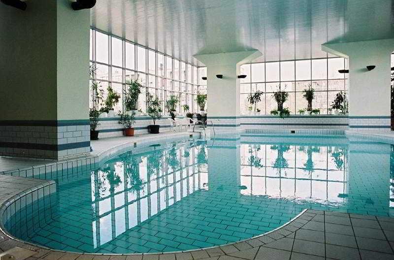 Hotel Ceu Konferencia Koezpont à Budapest Extérieur photo