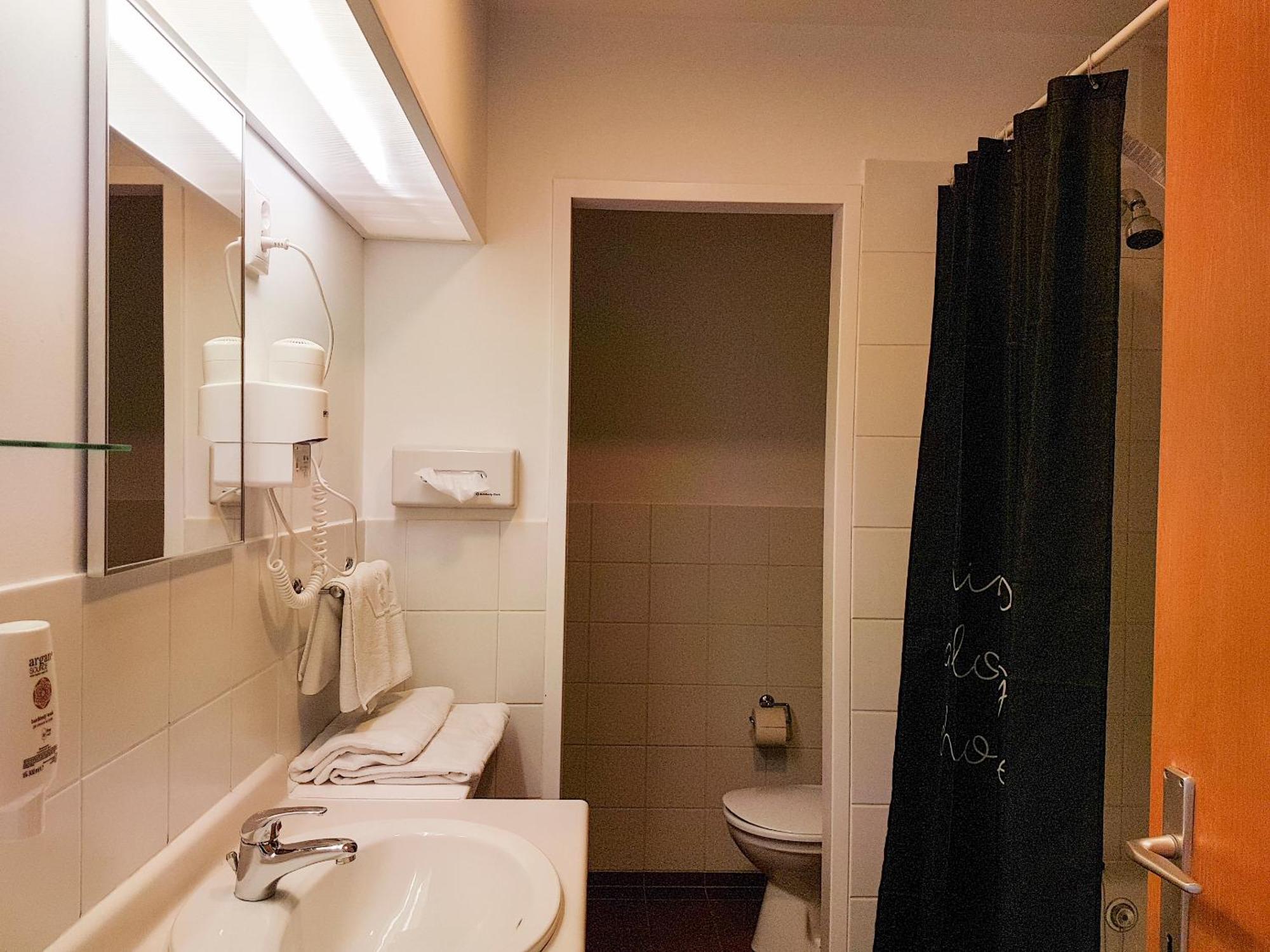 Hotel Ceu Konferencia Koezpont à Budapest Extérieur photo