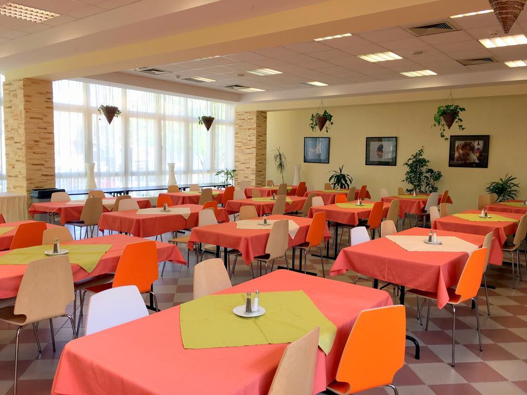 Hotel Ceu Konferencia Koezpont à Budapest Extérieur photo