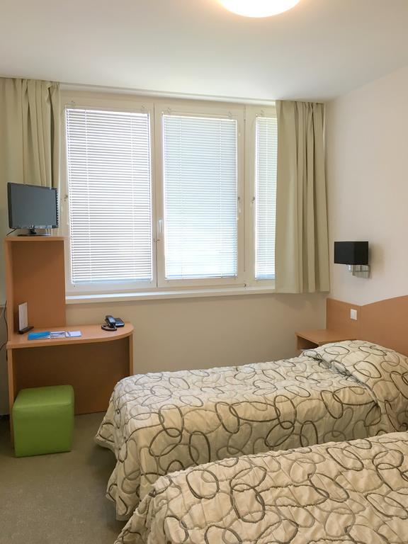 Hotel Ceu Konferencia Koezpont à Budapest Extérieur photo