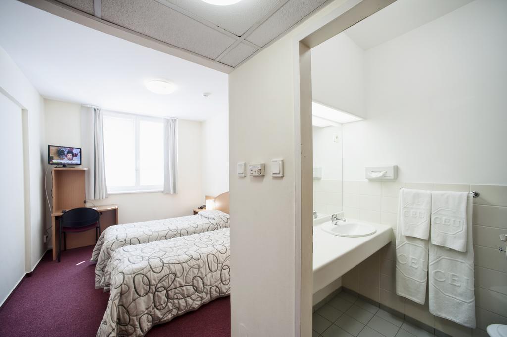 Hotel Ceu Konferencia Koezpont à Budapest Chambre photo