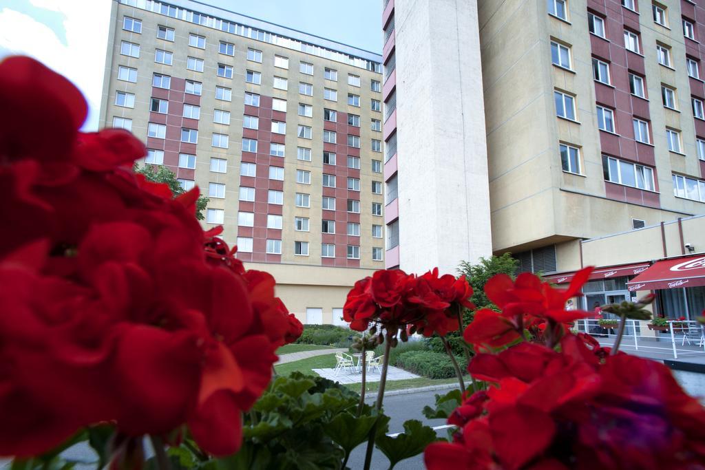 Hotel Ceu Konferencia Koezpont à Budapest Extérieur photo