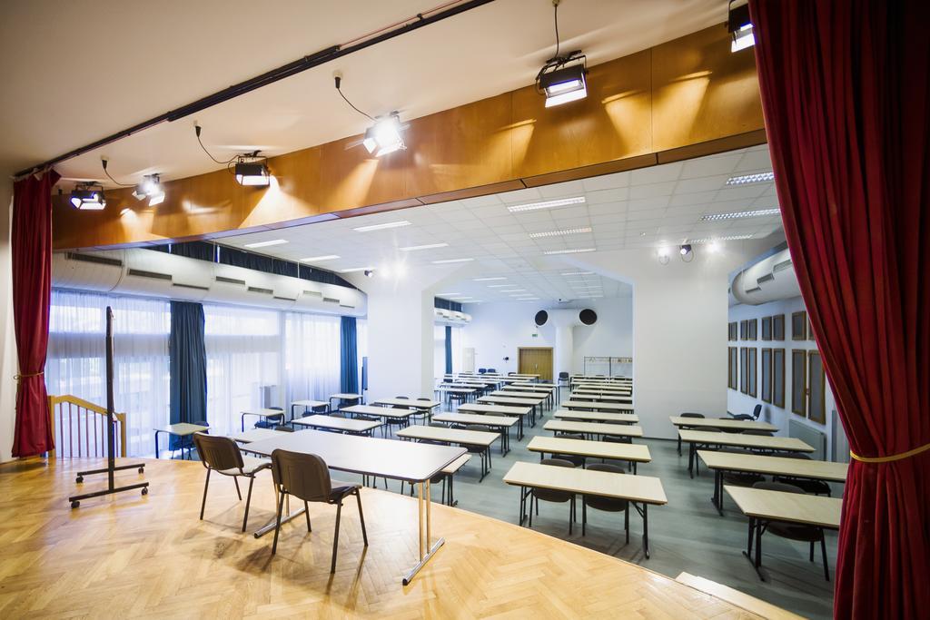 Hotel Ceu Konferencia Koezpont à Budapest Extérieur photo