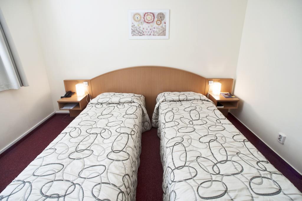 Hotel Ceu Konferencia Koezpont à Budapest Chambre photo
